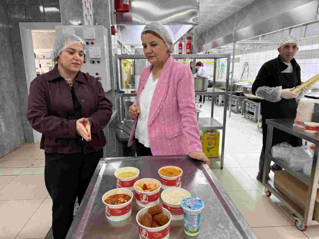 İzmit’in Aşevi kapasitesi 2,5 kat arttı yemek üretimi 10 bine ulaştı