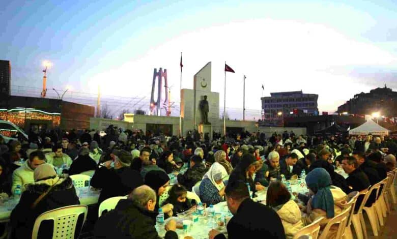 İzmit’in kalbi Büyükşehir Ramazan Çadırı’nda atıyor