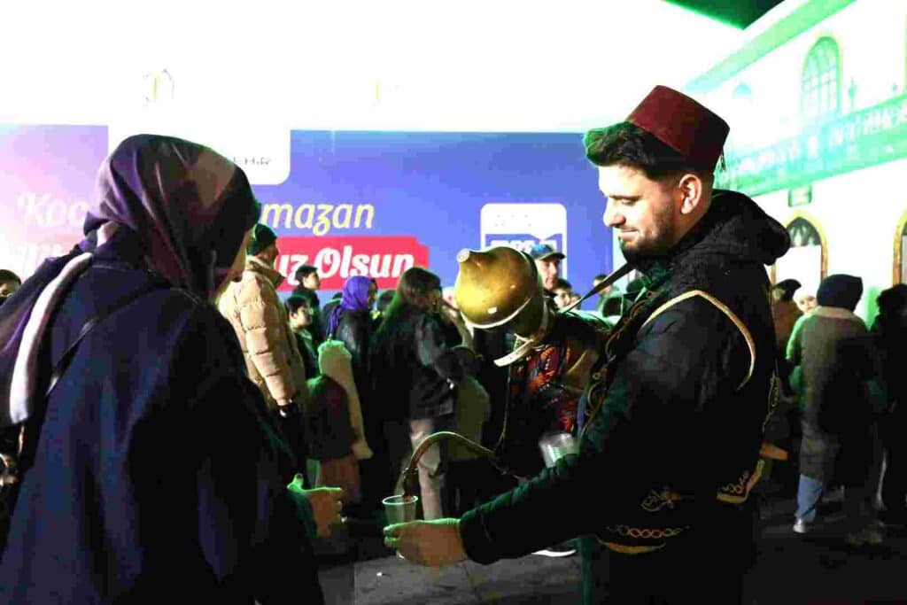 İzmit’in kalbi Büyükşehir Ramazan Çadırı’nda atıyor