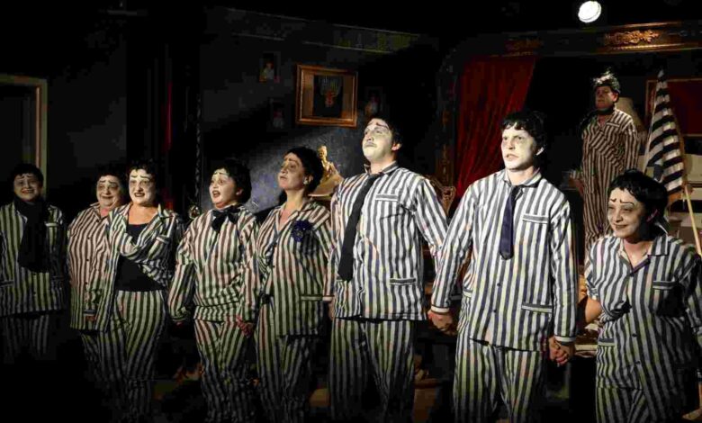 İzmit’in yeni sanat sahnesi Bir Delinin Hatıra Defteri ile açıldı