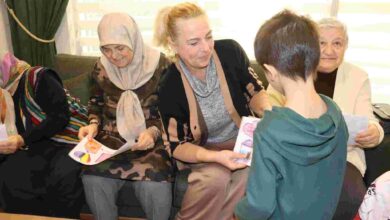 İzmitli miniklerden yaşlılar haftasında anlamlı ziyaret