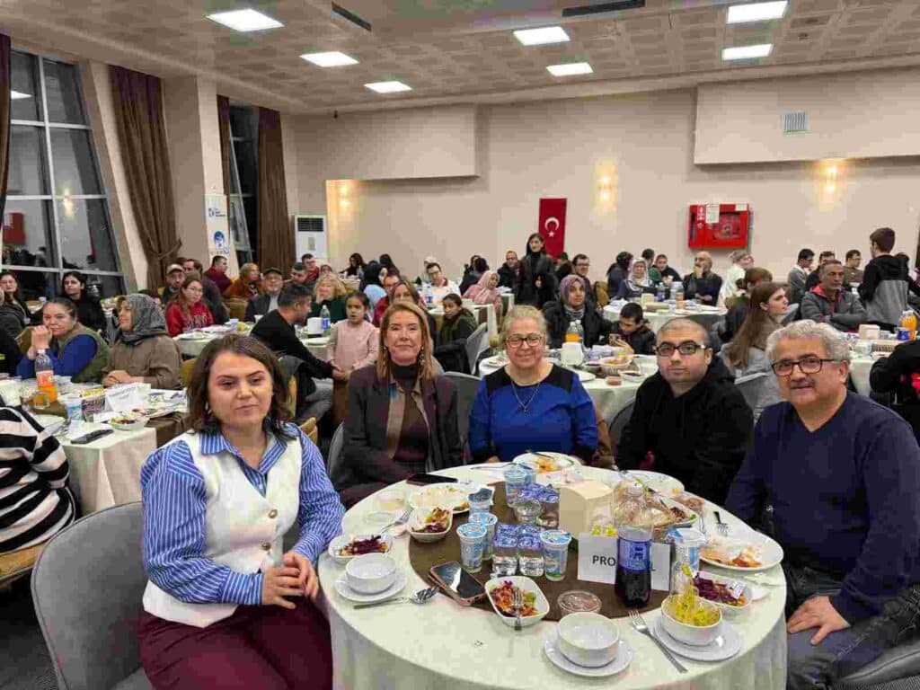 İzmit’te özel bireyler ve aileleri iftar sofrasında buluştu