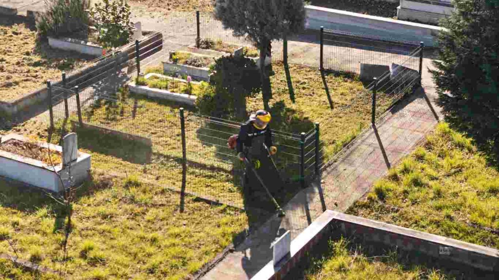 Kartepe de Mezarlıklar Bayram Ziyaretine Hazırlanıyor