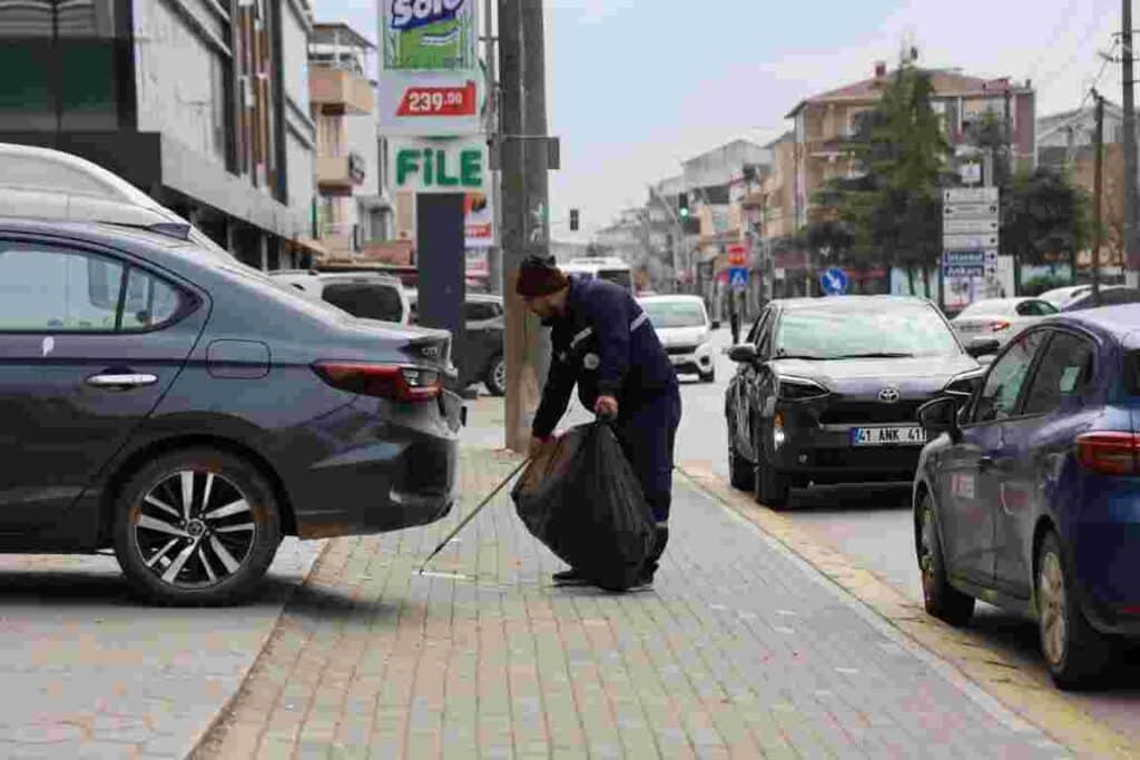 Kartepe’de Bayram Öncesi Kapsamlı Temizlik Dokunuşu