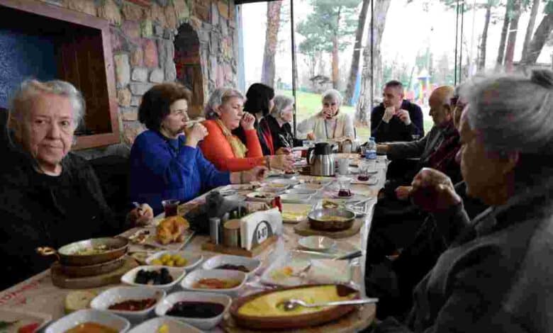 Kartepe’de Büyükler İçin Anlamlı Buluşma