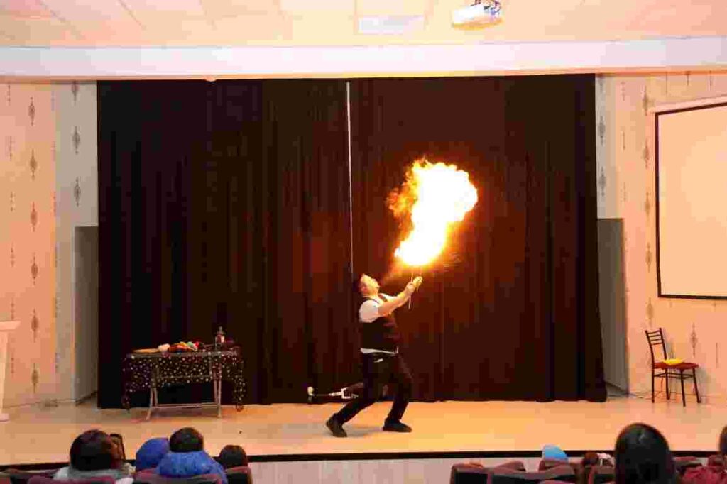 Kartepe’de Minikler Tiyatroyla Eğlendi