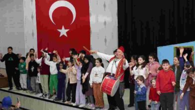 Kartepe’de Minikler Tiyatroyla Eğlendi