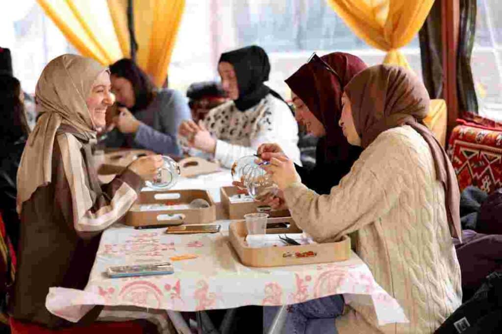 Kartepe’de Sanatın Merkezi Otağ Çadırı Oldu