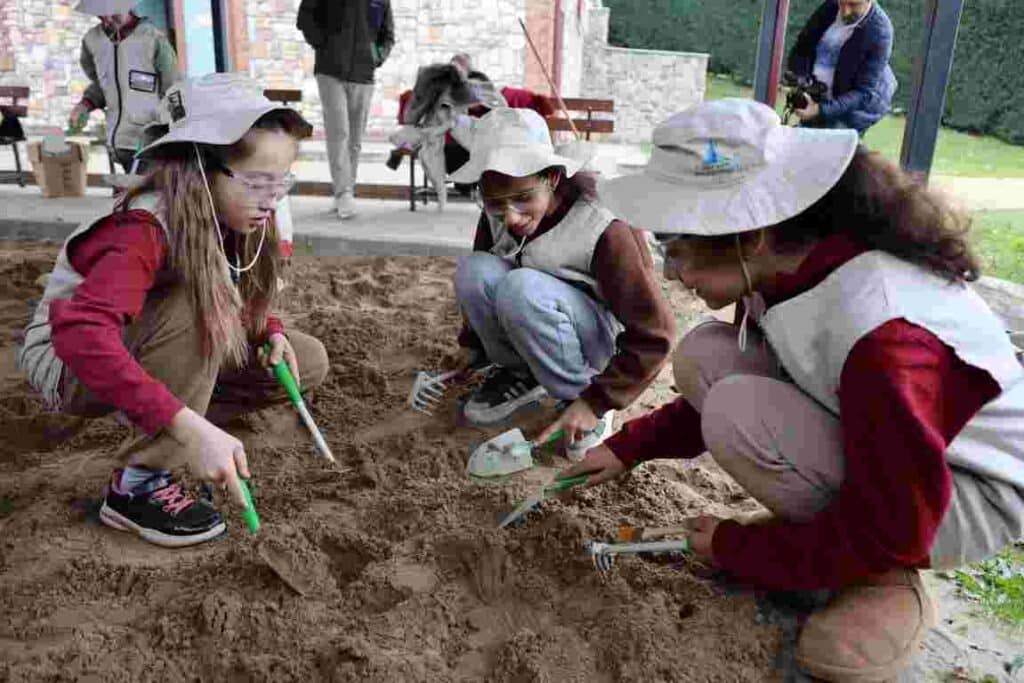 Kartepeli Miniklerden Tarihe Yolculuk