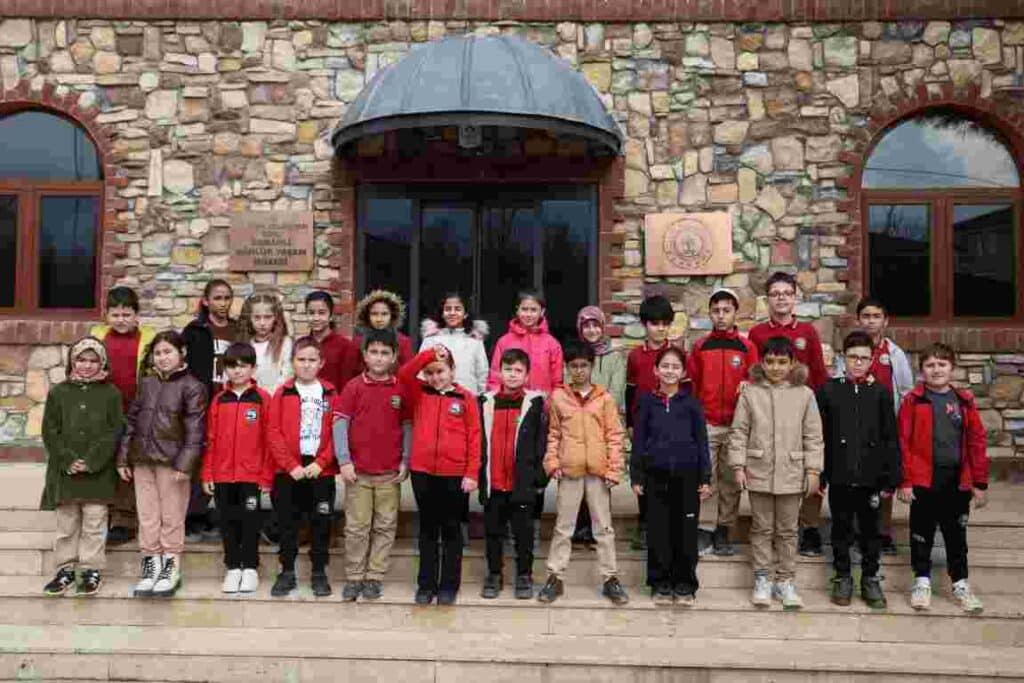 Kartepeli Miniklerden Tarihe Yolculuk