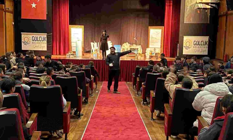 Kütüphaneler Haftası'nda Öğrencilere Tiyatro Keyfi