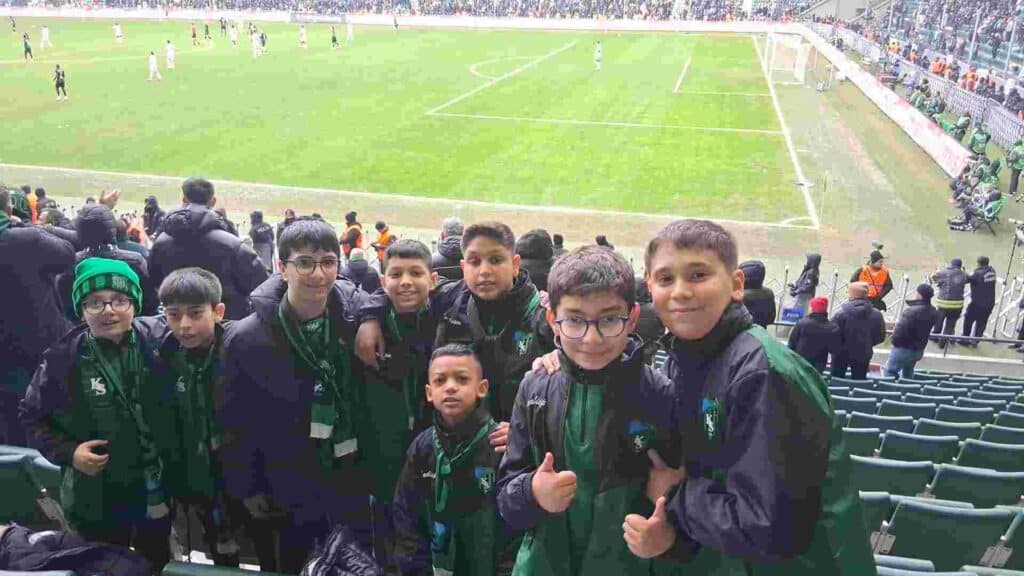 O çocuklar maçta yerlerini aldı