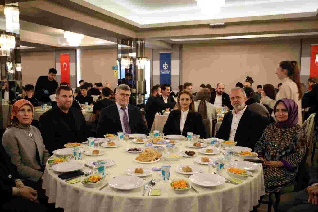 “Samanyolu’nda Ziyafet” gençlerin rehberi oldu