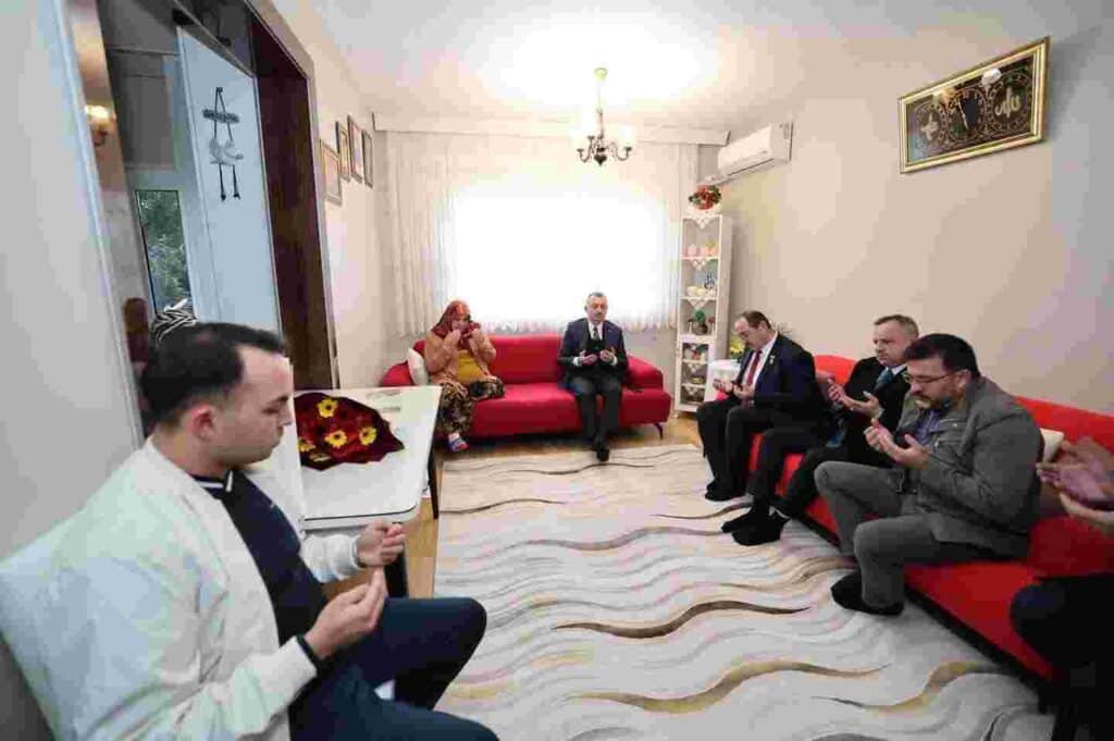 “Sizler her zaman baş tacısınız”