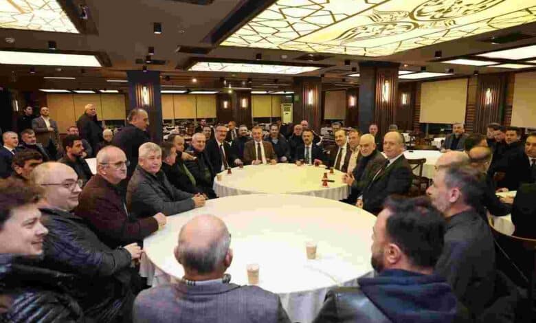 Ziraatçılar, Başkan Büyükakın’ı çay içmeden bırakmadı