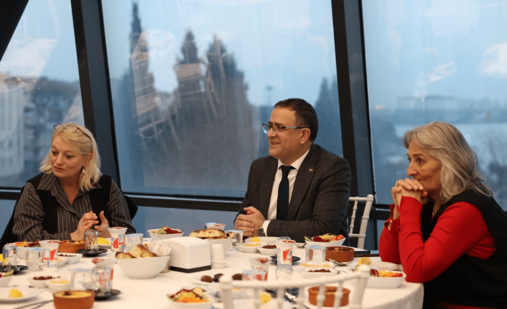 Derince Belediye Meclisi İftar Sofrasında Buluştu