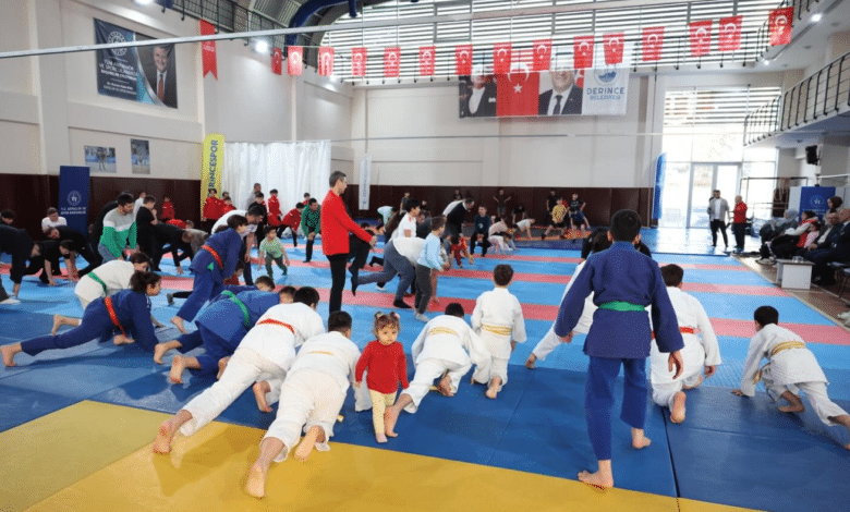 Derince'de Aileler Sporda Buluşuyor