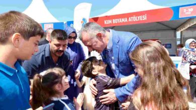 Başkan Büyükakın’a çocuklardan sevgi seli