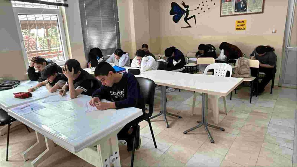 Çınar Akademi Mahalle Etütleriyle eğitimi güçlendiriyor