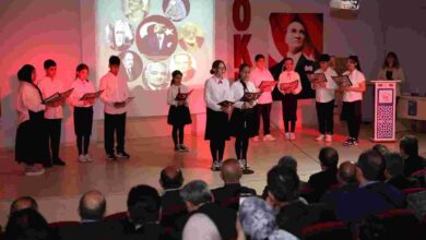 Derince’de Kitapların Işığı Sahneyi Aydınlattı