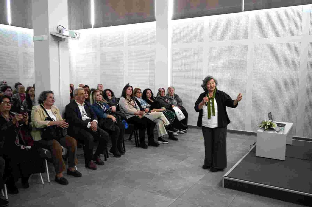 “Doku Renk ve İzler”, ilmek ilmek bu sergide