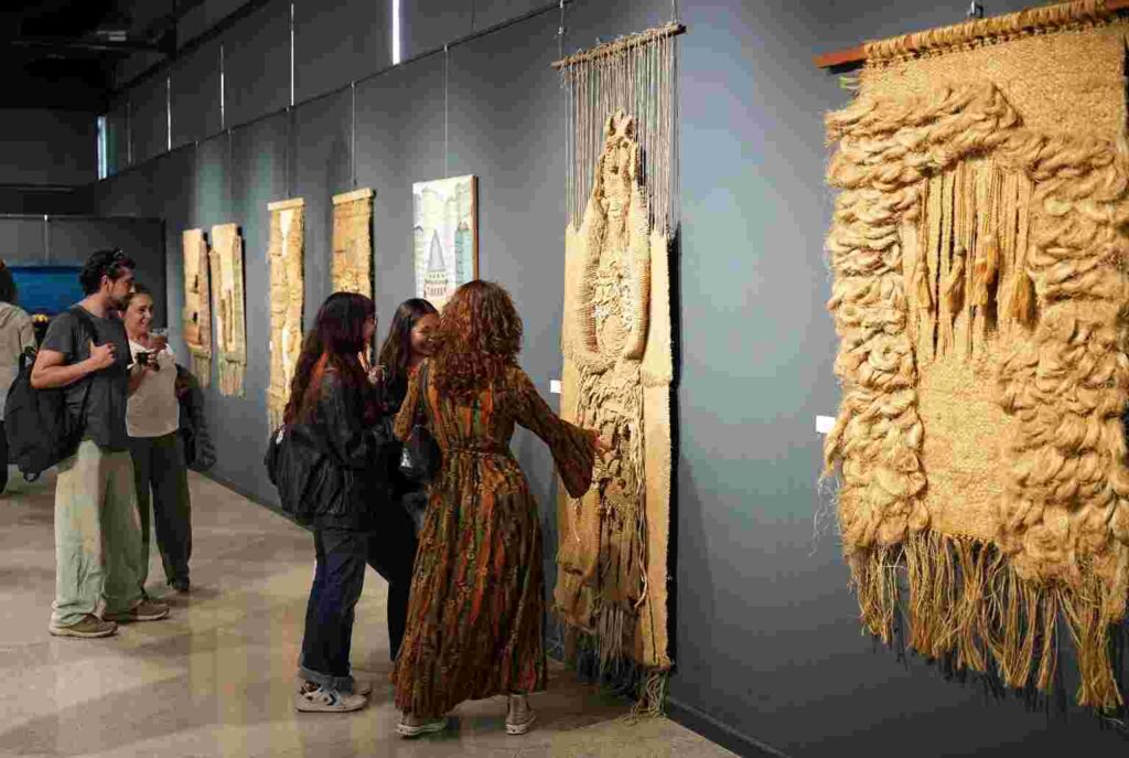 “Doku Renk ve İzler”, ilmek ilmek bu sergide