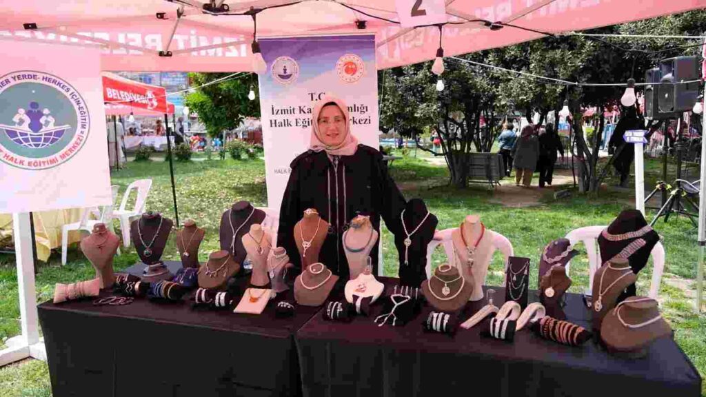 Dünya Sanat Günü İzmit’te coşkuyla başladı 