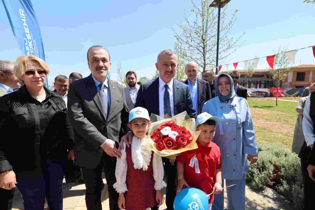 Gebze Lokomotif Çocuk Köyü kapılarını açtı
