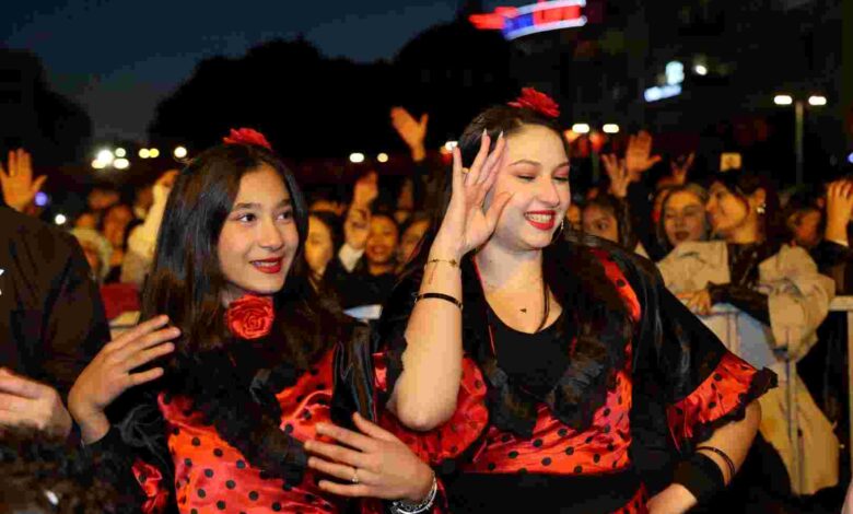 “İlle de Roman olsun” Kent Meydanı’nı salladı