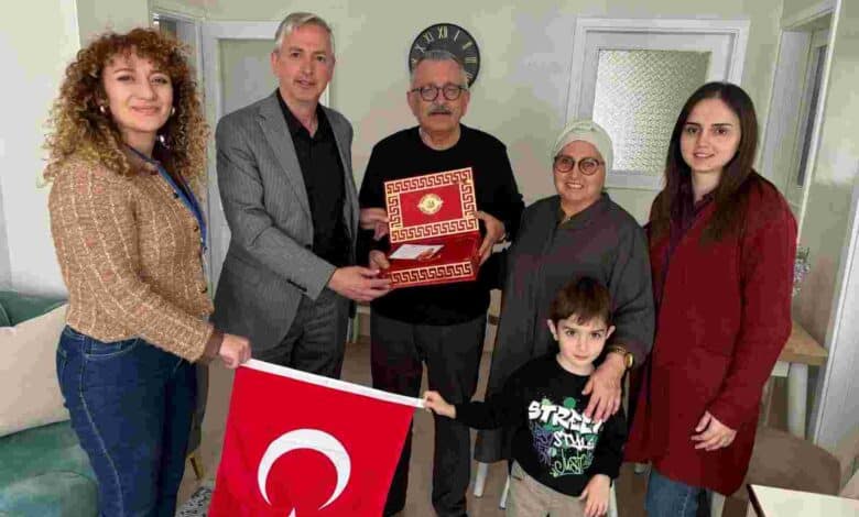 İzmit Belediyesi gazilere vefa ziyaretlerini sürdürüyor