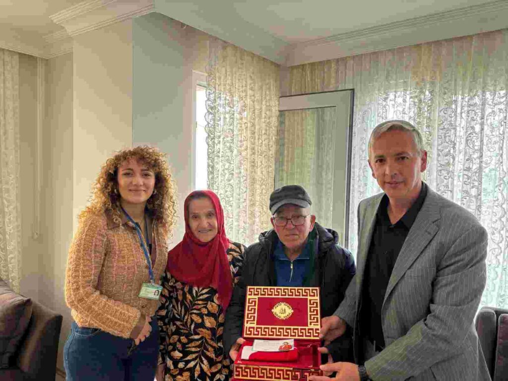 İzmit Belediyesi gazilere vefa ziyaretlerini sürdürüyor