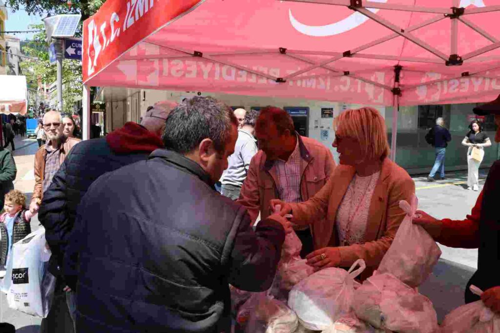 İzmit Belediyesinden vatandaşa ücretsiz istiridye mantarı 