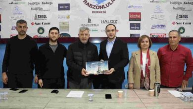 İzmit Belediyesinin kentteki derneklere ziyaretleri devam diyor