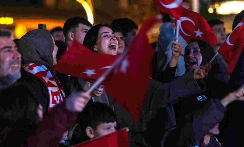 İzmitli Kerem attı, Dünyalar bizim oldu