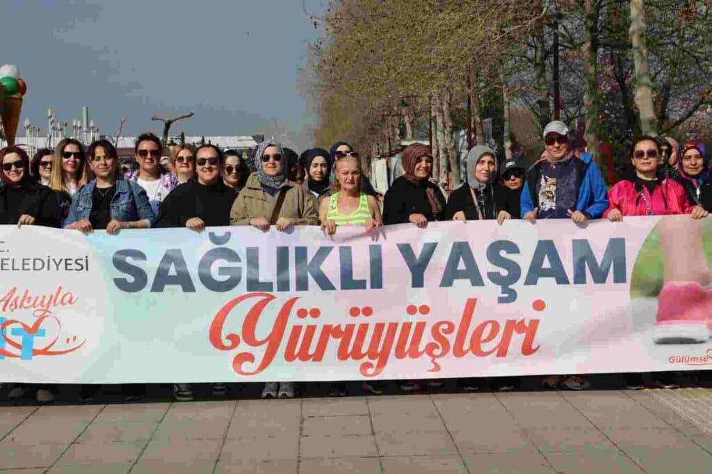Dünya Sağlık Günü’nde İzmitli kadınlar sağlık için yürüdü