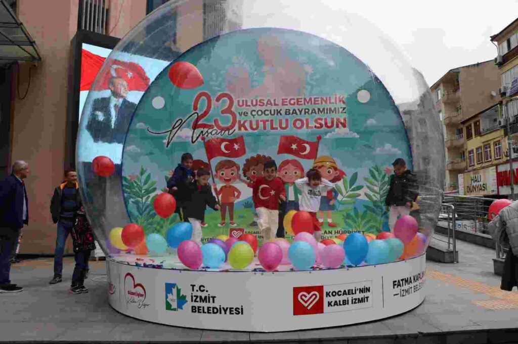 İzmit’te 23 Nisan coşkusu: Minik yetenekler ödüllerine kavuştu