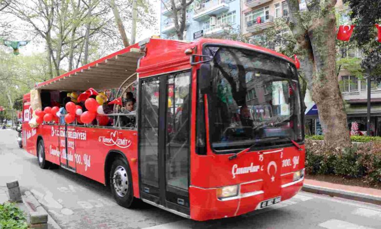 İzmit’te 23 Nisan’a özel şehir turu