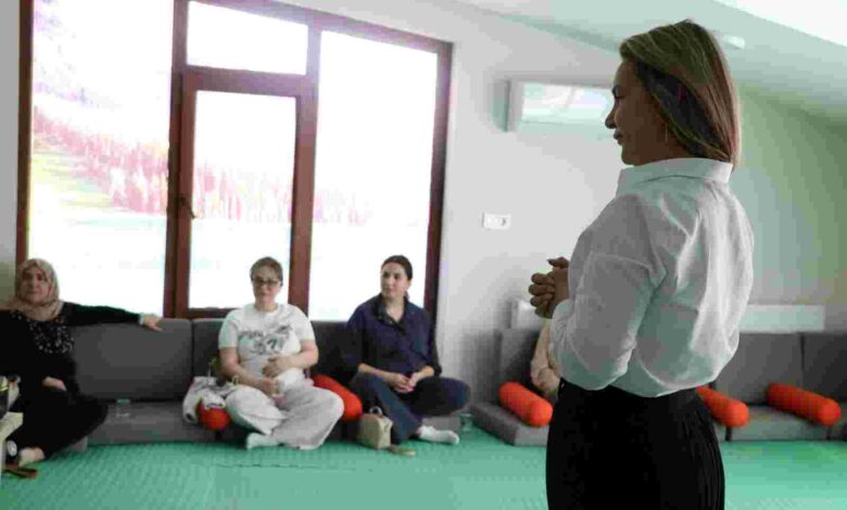 İzmit’te anne adaylarına bilinçli gebelik eğitimi devam ediyor