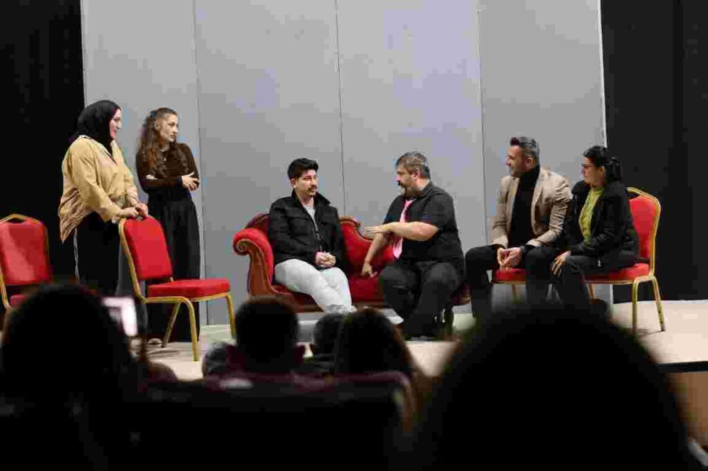 Kartepe’de Tiyatro Rüzgarı