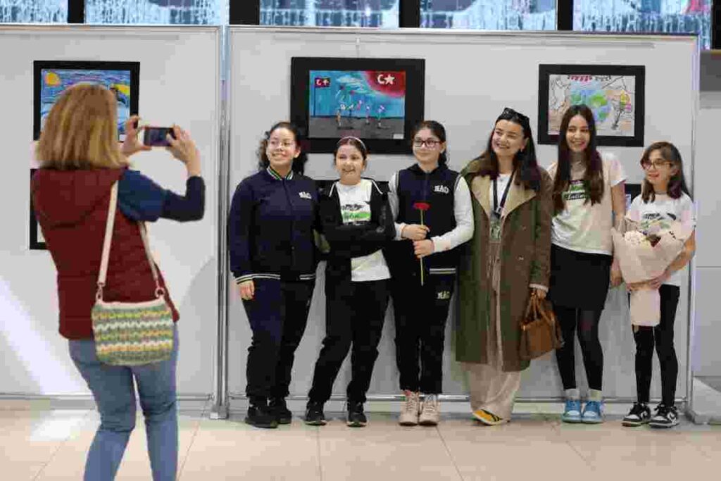 Kartepeli Minik Ellerin Eserleri Sanat Evi’nde Görücüye Çıktı