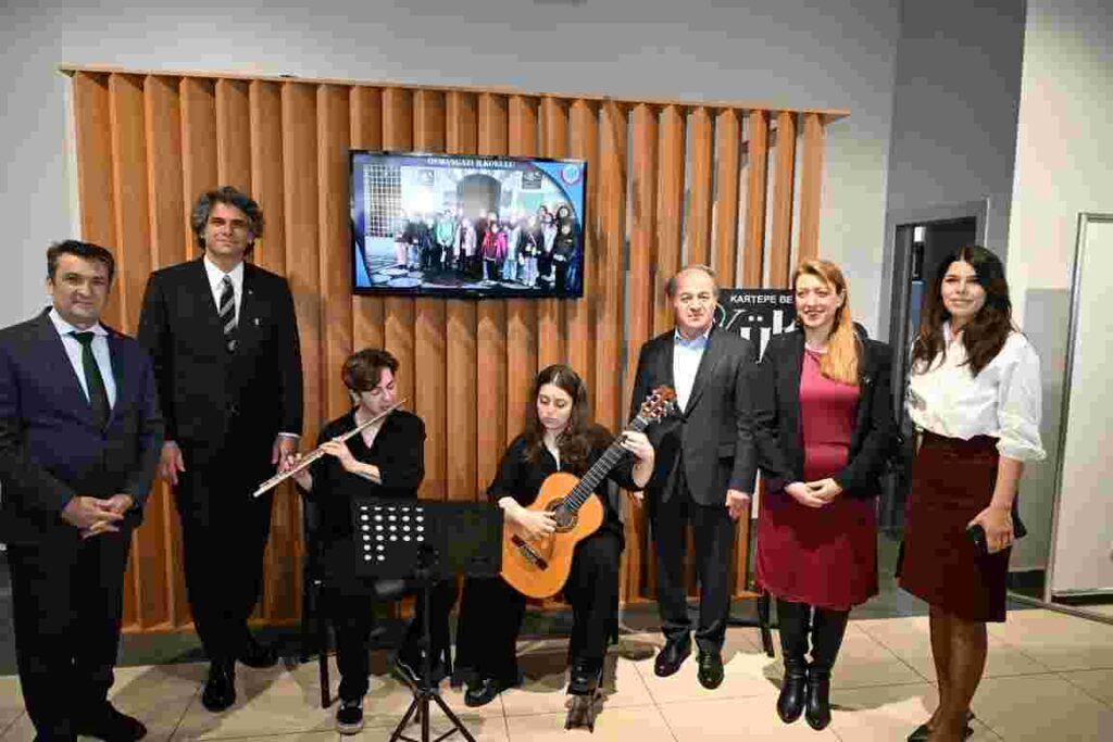 Kartepeli Minik Ressamlardan Görkemli Sergi