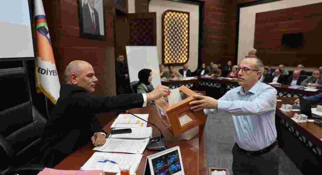 Körfez Belediyesi'nde komisyonlar belirlendi