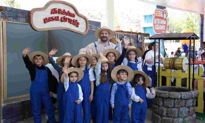 Minik eller hamur yoğurdu, köy yaşamını öğrendi