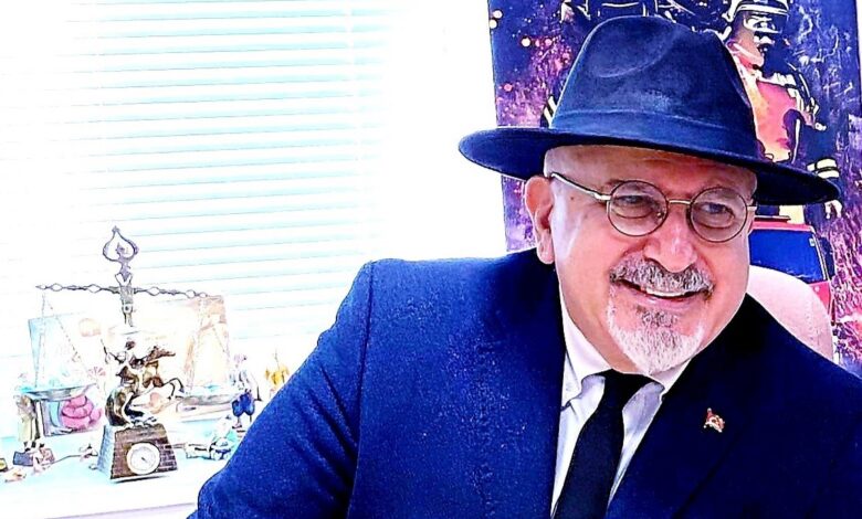 SAHNE HİÇ KAPANMIYOR