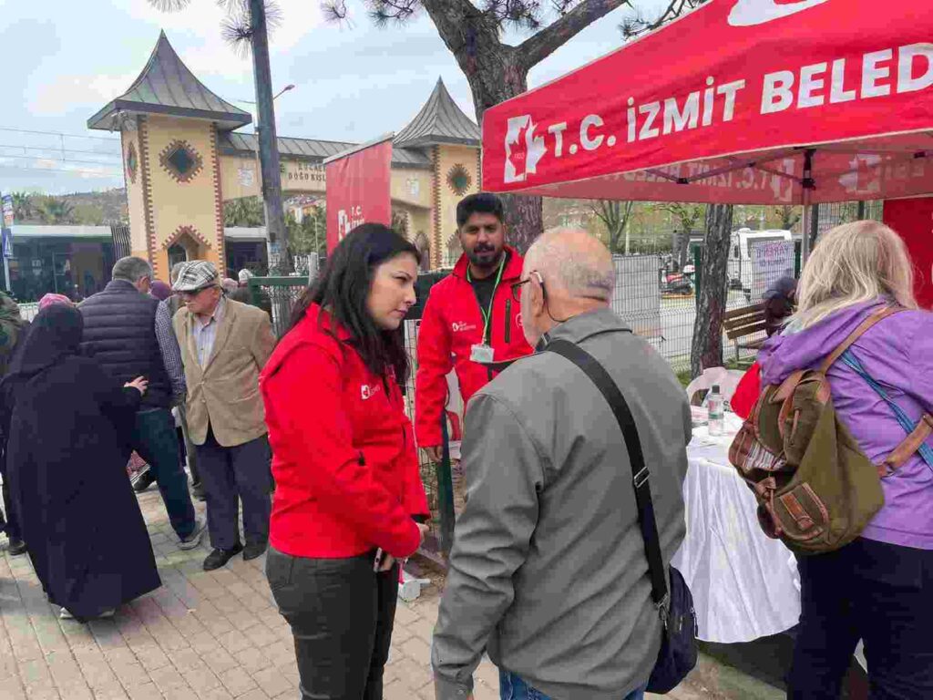 “Sen Anlat İzmit” Perşembe Pazarında  HALKIN KALBİNE DOKUNDU
