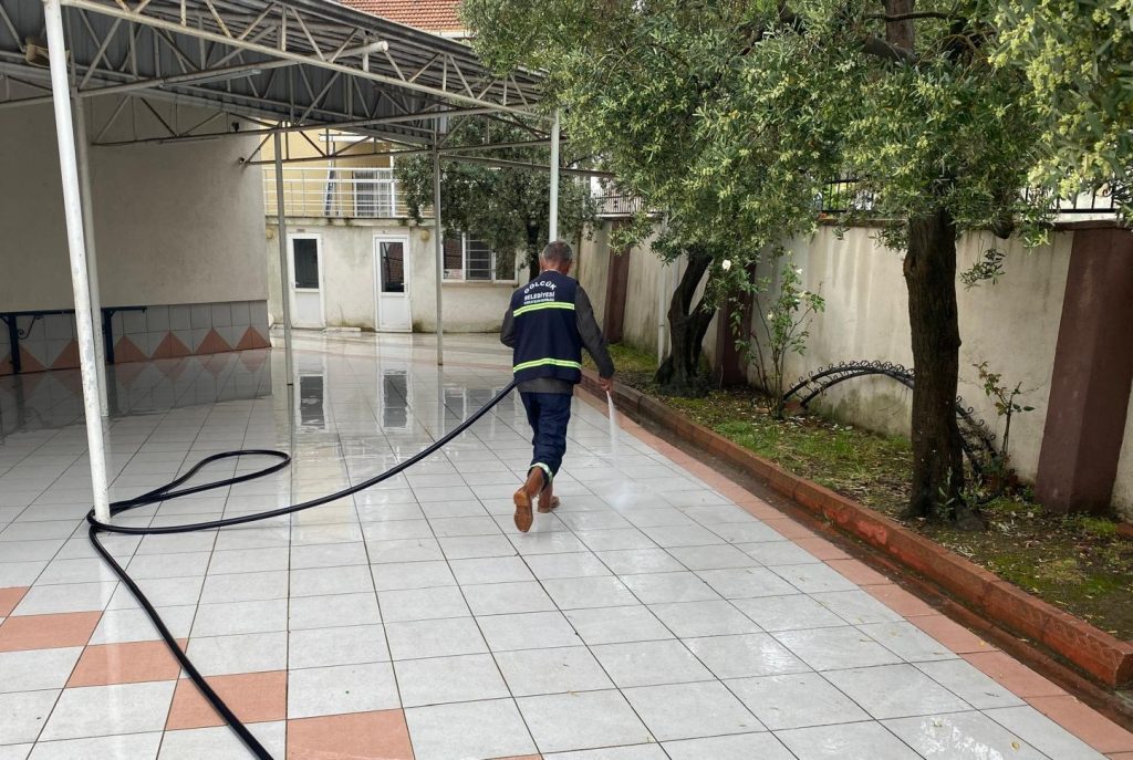Gölcük Belediyesi’nden Bayram Öncesi Temizlik Seferberliği