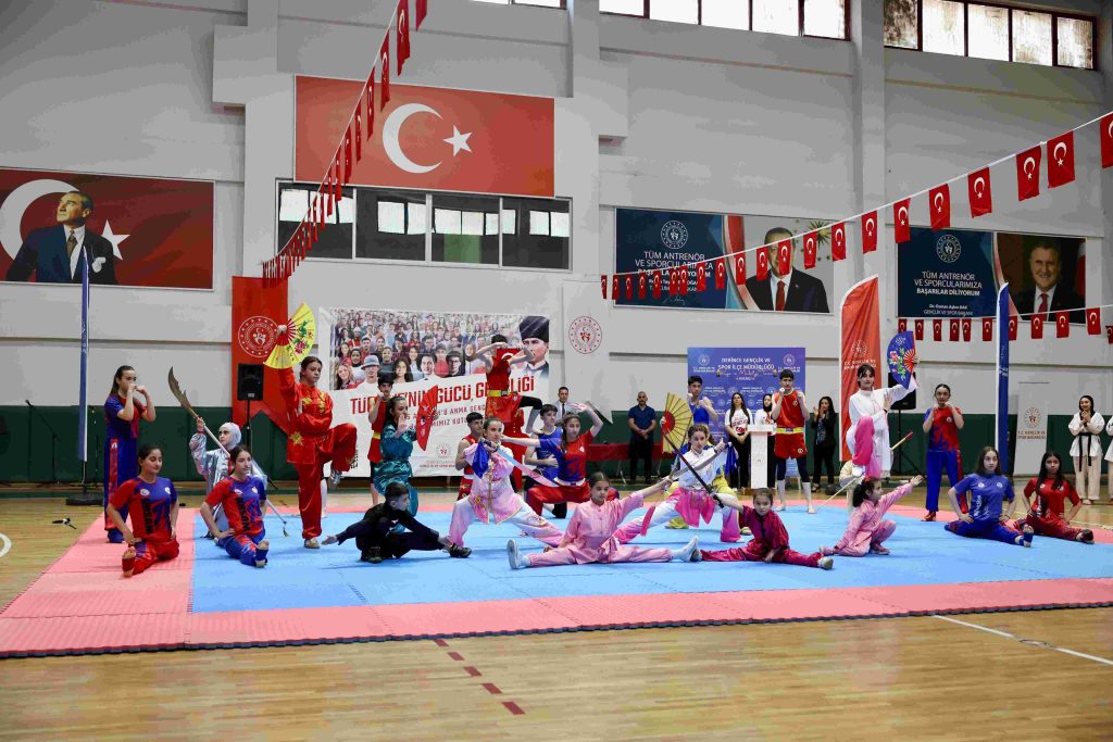 19 Mayıs Derince’de Spor ve Sanatla Kutlandı