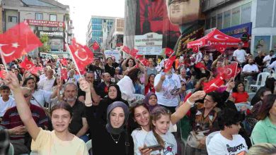 19 Mayıs coşkusu İzmit Belediye Meydanı’nı doldurdu