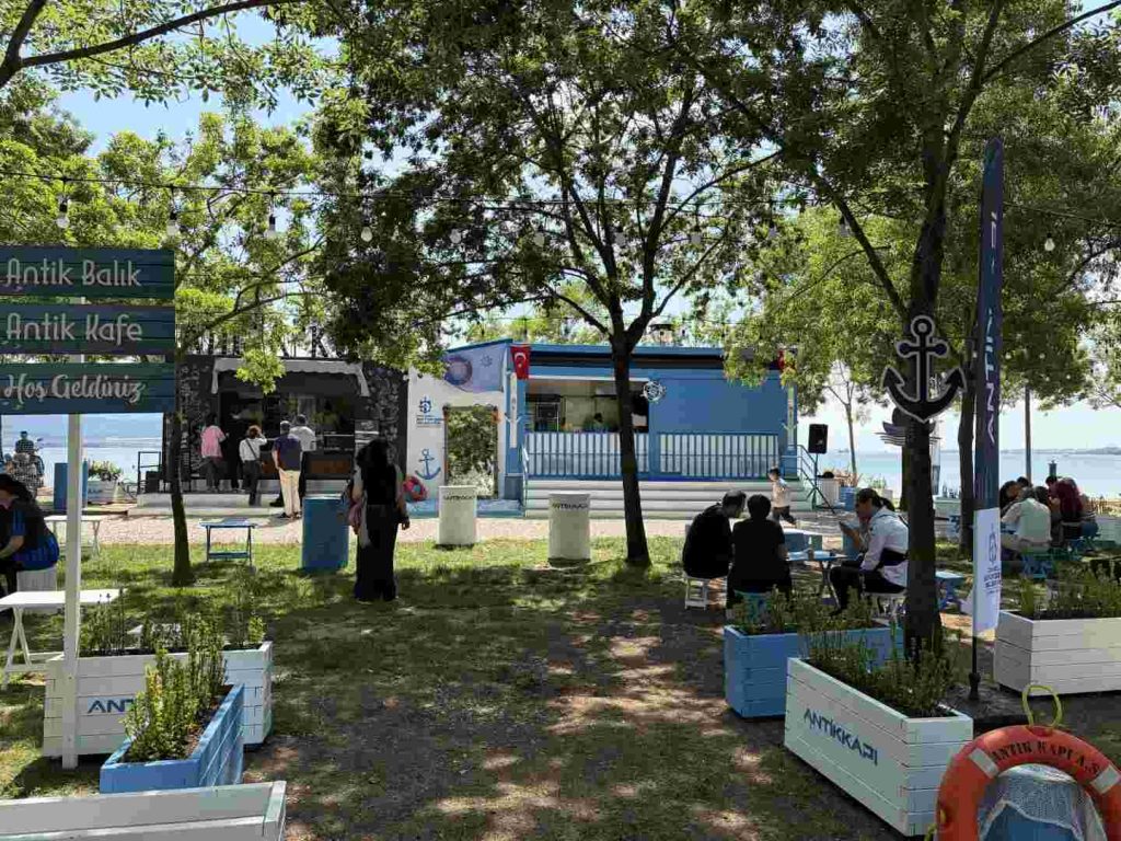 Balık dürüm lezzeti şimdi de İzmit sahilinde
