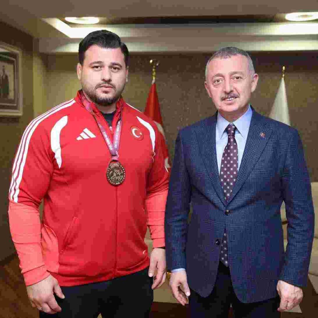 Başkan Büyükakın, güreşten iki önemli ismi ağırladı